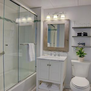 Portside Two Room Family Unit King & Two Twins
